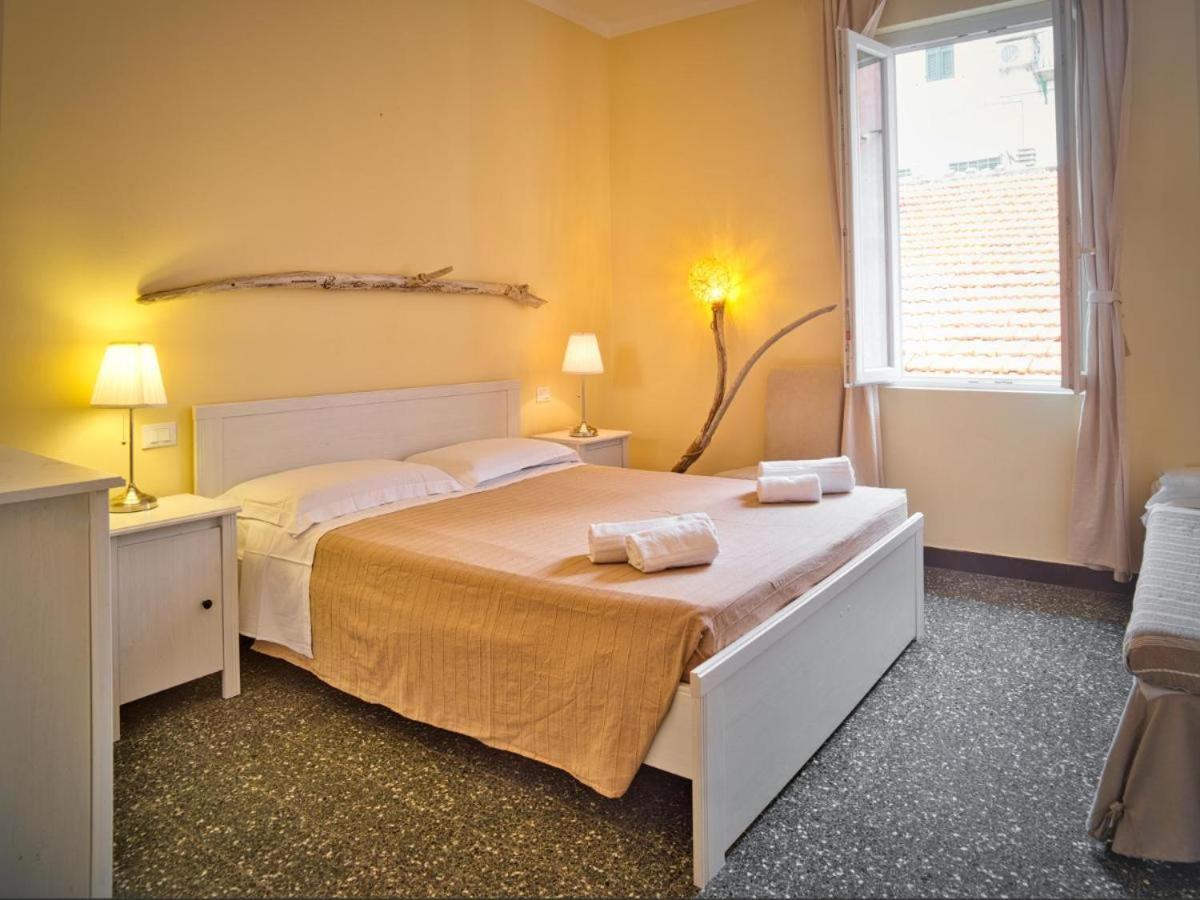 2 Passi Dal Mare Hotel ฟีนาเลลีกูเร ภายนอก รูปภาพ