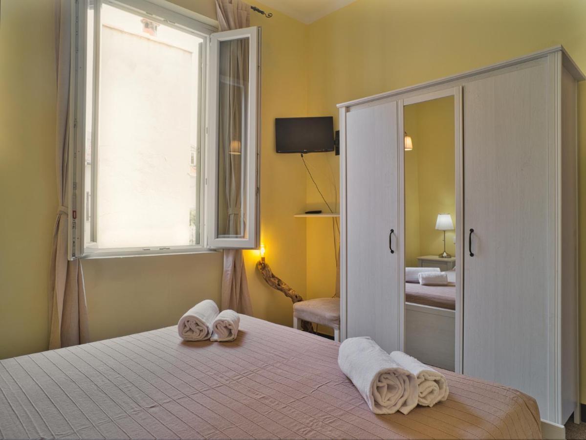 2 Passi Dal Mare Hotel ฟีนาเลลีกูเร ภายนอก รูปภาพ