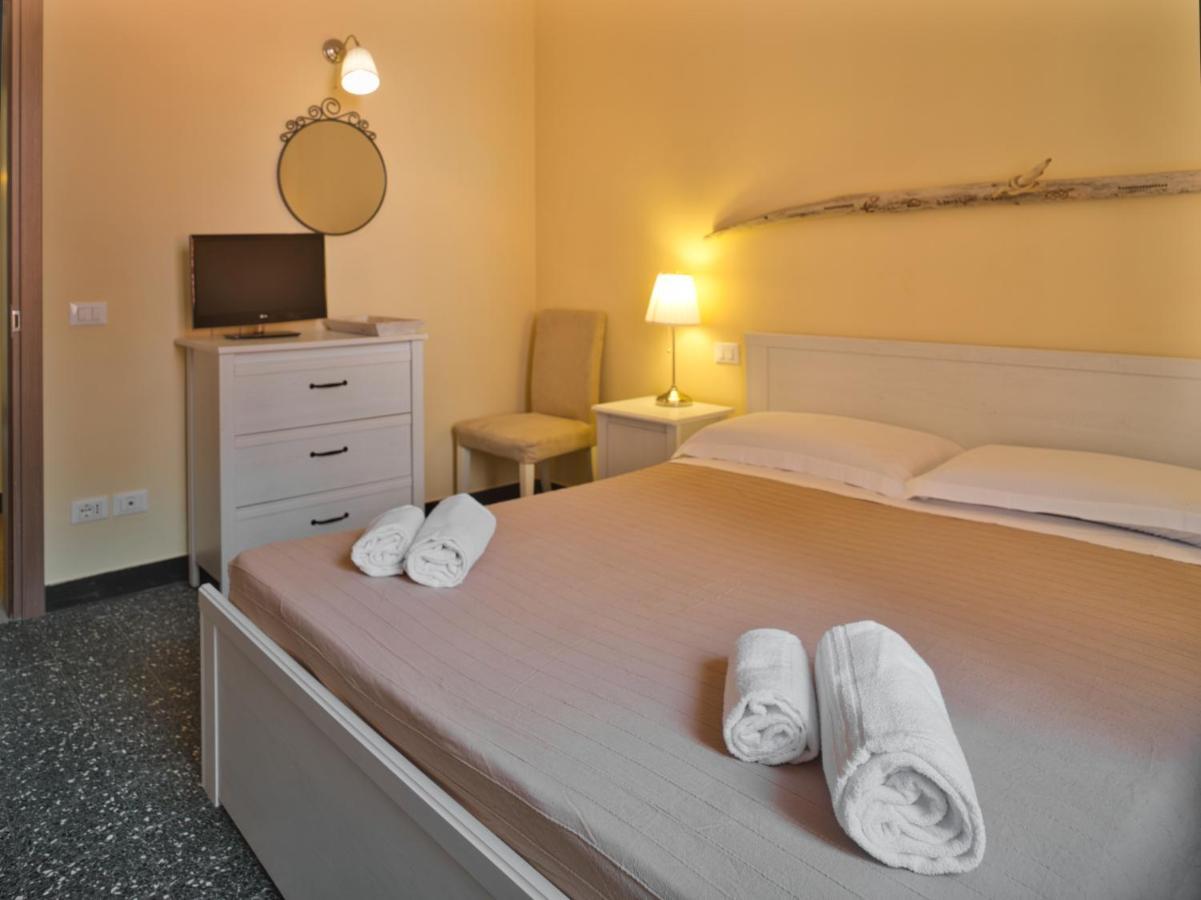 2 Passi Dal Mare Hotel ฟีนาเลลีกูเร ภายนอก รูปภาพ
